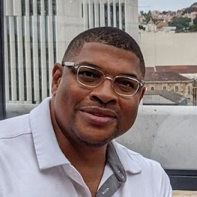 Robert Smith headshot